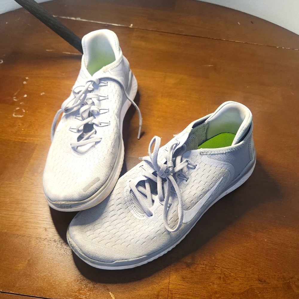 Nike Free RN Women's Golf Sneakers White/Gray/Green Lace-Up Low Top 942837
